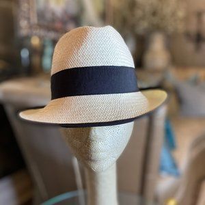 Banana Repulic off white woven bllack trim NEW hat